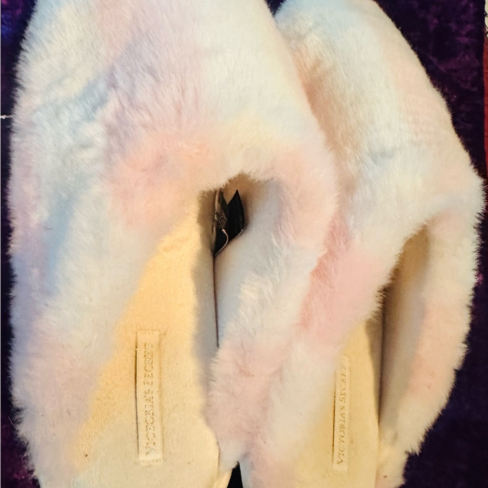 Victoria's Secret Pink and White Plush Slippers Sz M